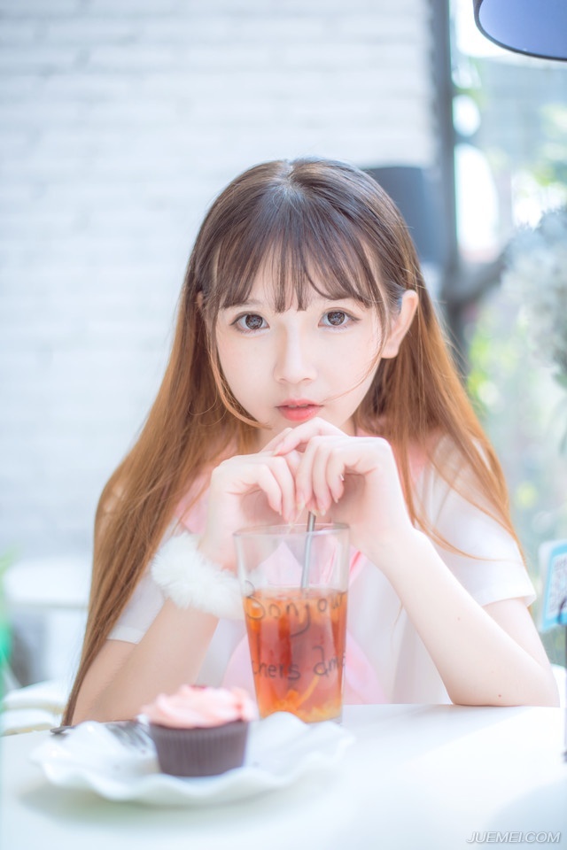 “他让你带上主力前往成都与他汇合。”邓贤苦笑道。